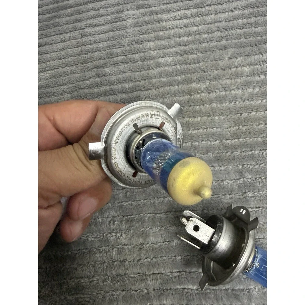 H4 12V 60/55W halogen headlight bulb.